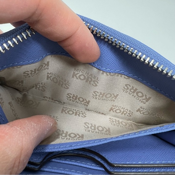 Michael Kors Jet Set Blue Pebbled Leather Zip Around Phone Wristlet Wallet - Picture 4 of 10